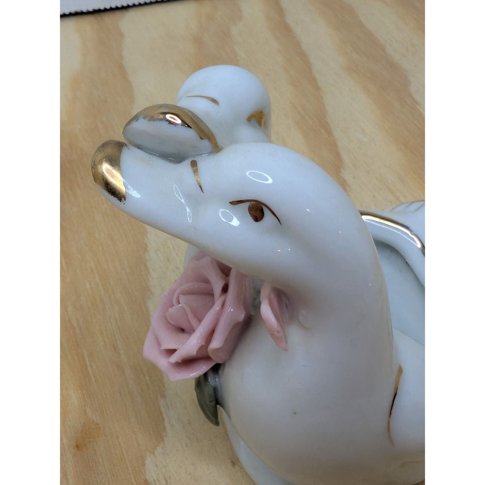 Vintage Porcelain Swan Figurines‎ Gold Trim Pink Rose Bow Pair White Birds Decor - Picture 5 of 11